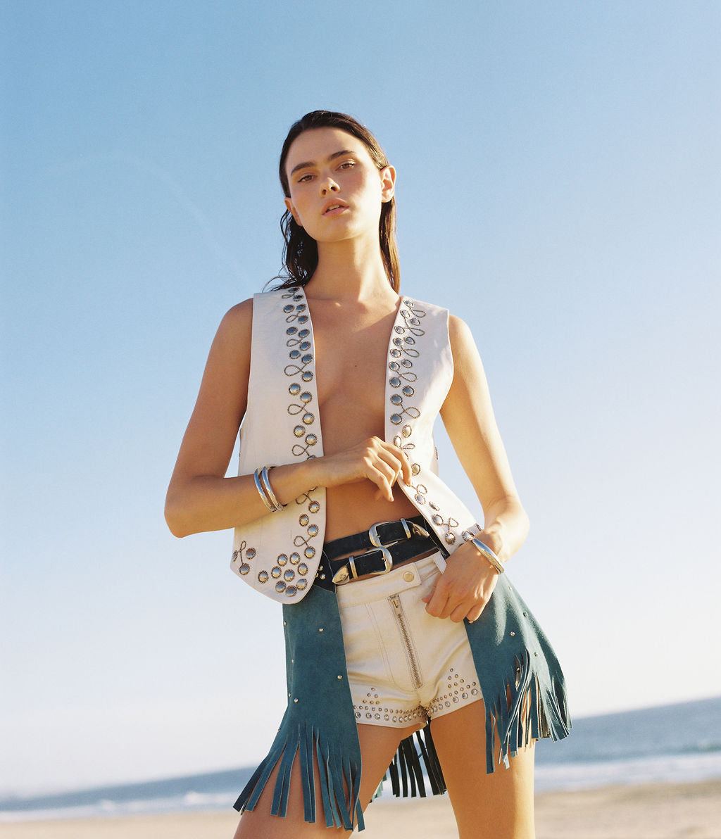 STUDDED SHORTS IN WHITE